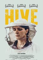Hive (2021) Escenas Nudistas