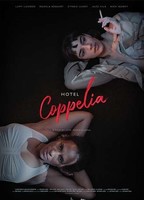 Hotel Coppelia 2021 película escenas de desnudos