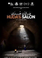 Huda's Salon (2021) Escenas Nudistas