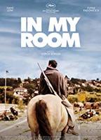 In My Room (2018) Escenas Nudistas