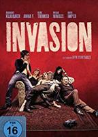 Invasion (2012) Escenas Nudistas