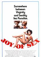 Joy of Sex (1984) Escenas Nudistas