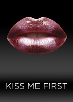 Kiss Me First 2018 película escenas de desnudos