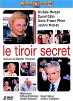 Le tiroir secret (1986) Escenas Nudistas