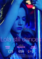 Lola Still Dances  (2017) Escenas Nudistas