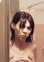 Love Alexi 2016 película escenas de desnudos