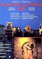 Love Under Siege (1997) Escenas Nudistas