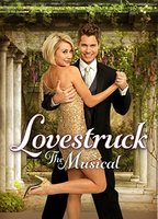 Lovestruck: The Musical 2013 película escenas de desnudos