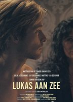 Lukas by the Sea (2016) Escenas Nudistas