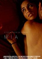 Mia (2016) Escenas Nudistas