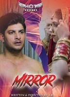 Mirror (2020) Escenas Nudistas
