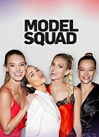 Model Squad 2018 película escenas de desnudos