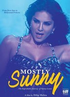 Mostly Sunny (2016) Escenas Nudistas