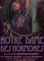 Notre-Dame des Hormones (2015) Escenas Nudistas