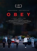 Obey  (2018) Escenas Nudistas