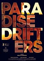 Paradise Drifters (2020) Escenas Nudistas