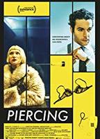 Piercing (2018) Escenas Nudistas