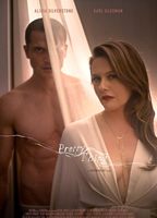Pretty Thing (2025) Escenas Nudistas