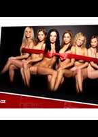 Red News 2008 - 2013 película escenas de desnudos