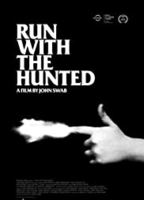 Run with the Hunted 2019 película escenas de desnudos