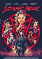Satanic Panic 2019 película escenas de desnudos