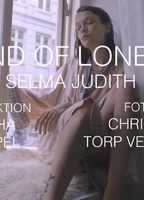 Selma Judith - Kind of Lonely (2018) Escenas Nudistas