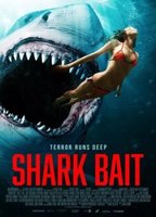 Shark Bait 2022 película escenas de desnudos