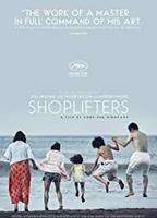 Shoplifters 2018 película escenas de desnudos