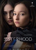 Sisterhood 2021 película escenas de desnudos