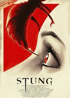 Stung (2015) Escenas Nudistas