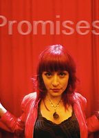 The Band Famous: Promises  (2016) Escenas Nudistas