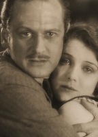 The first Born (1928) Escenas Nudistas