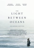 La luz entre los océanos (2016) Escenas Nudistas