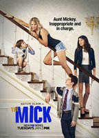 The Mick (2017-2018) Escenas Nudistas