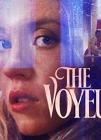 The Voyeurs (2021) Escenas Nudistas