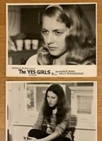 The Yes Girls (1971) Escenas Nudistas