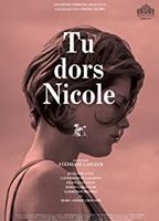 Tu Dors Nicole (2014) Escenas Nudistas