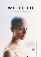 White Lie 2019 película escenas de desnudos