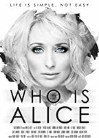 Who Is Alice (2017) Escenas Nudistas