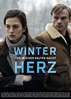 Winterherz: Tod in einer kalten Nacht 2018 película escenas de desnudos