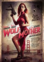 Wolf Mother 2016 película escenas de desnudos