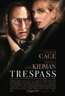 Trespass (2011) Escenas Nudistas