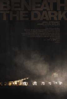 Beneath the Dark 2010 película escenas de desnudos