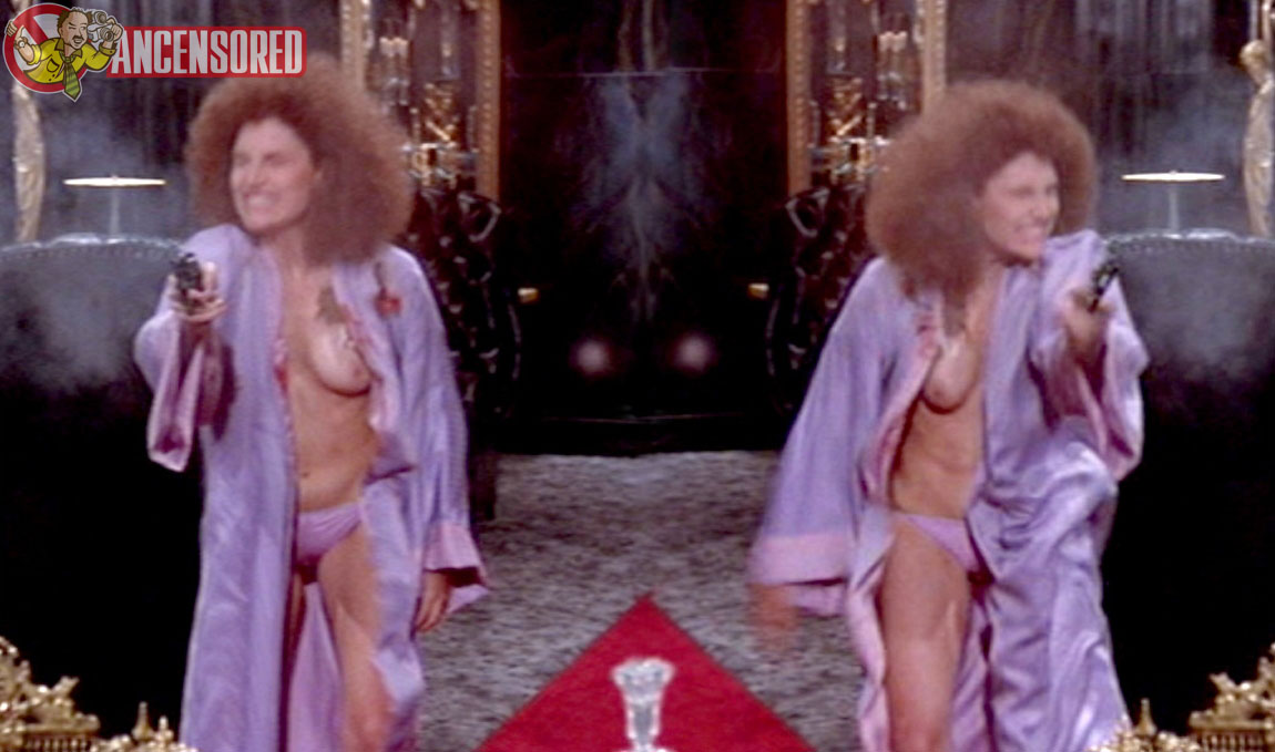 Naked Mary Elizabeth Mastrantonio in The Abyss < ANCENSORED