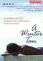 A Winter Tan (1987) Escenas Nudistas