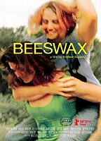 Beeswax (2009) Escenas Nudistas