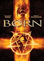 Born (2007) Escenas Nudistas