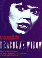Dracula's Widow 1989 película escenas de desnudos