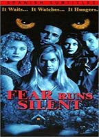 Fear Runs Silent 1999 película escenas de desnudos