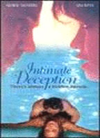 Intimate Deception (1996) Escenas Nudistas